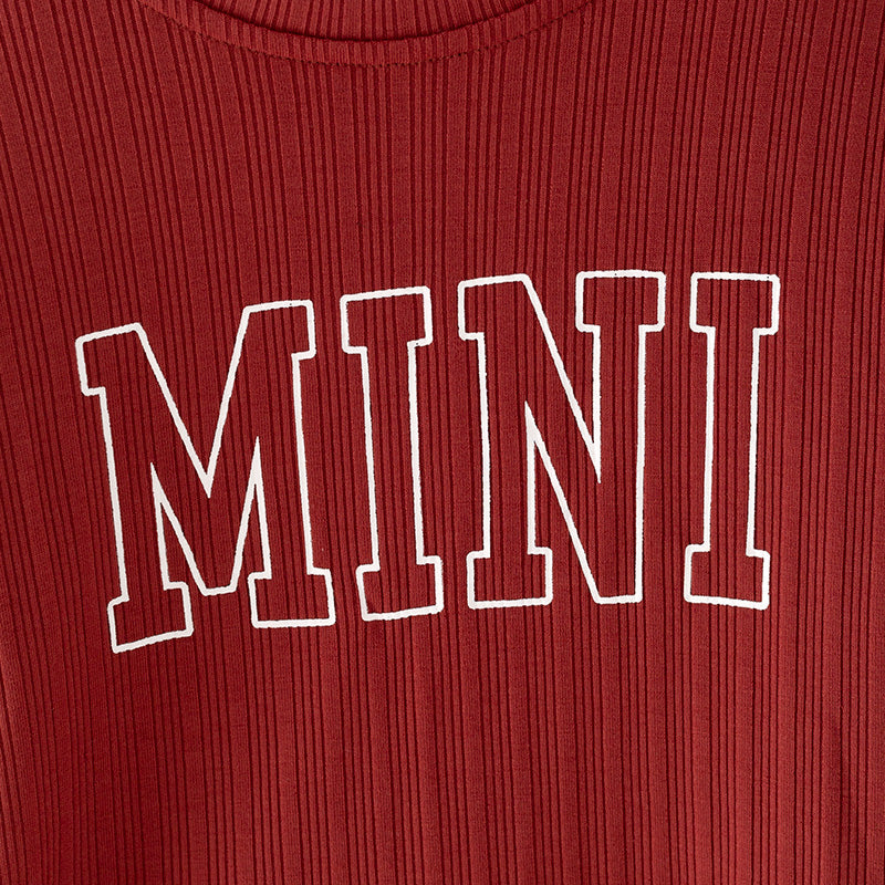 (In Stock G21-04-01)Girls Dark Red “MINI” Print Top