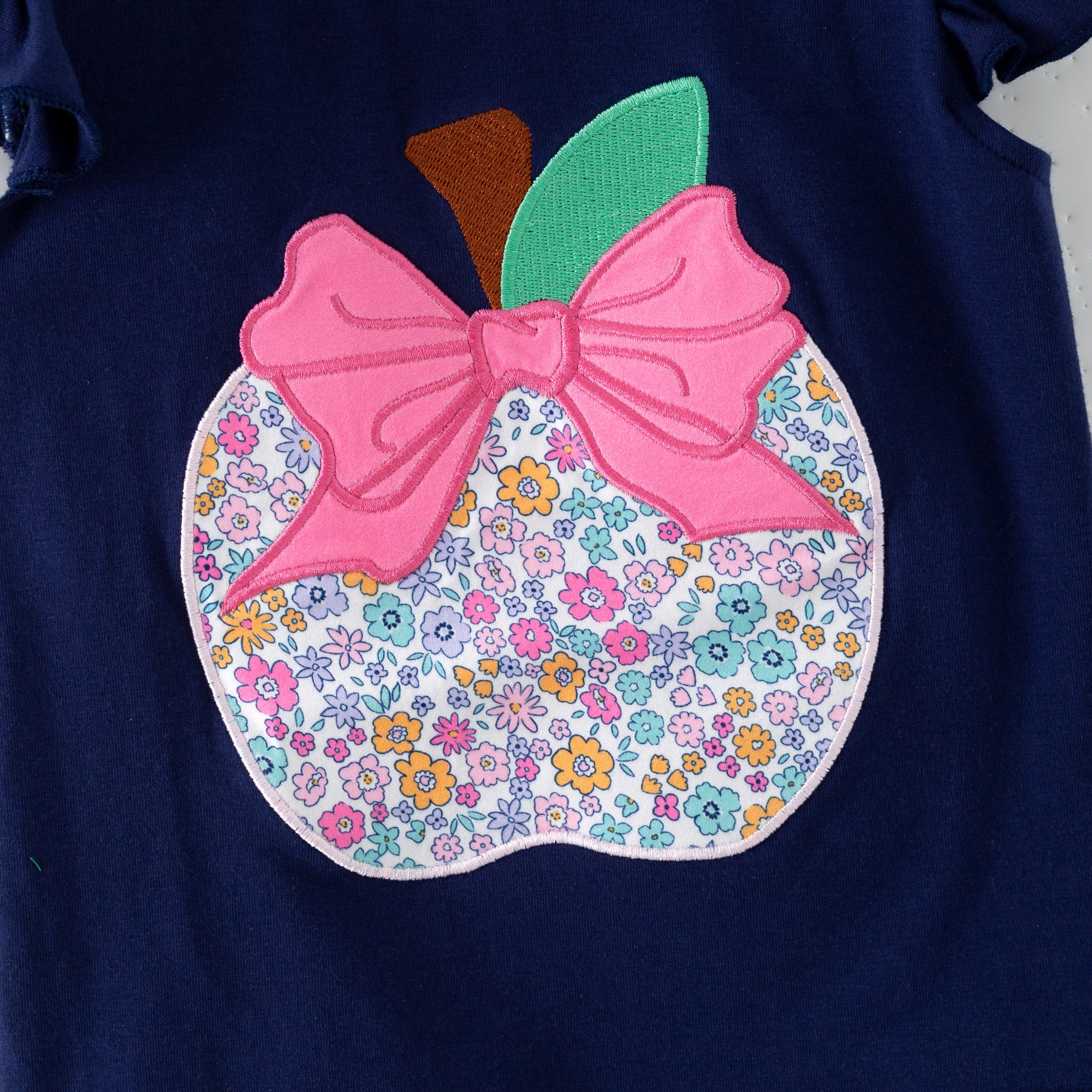 (In Stock)Girls Back To School Apple Applique Shorts Set