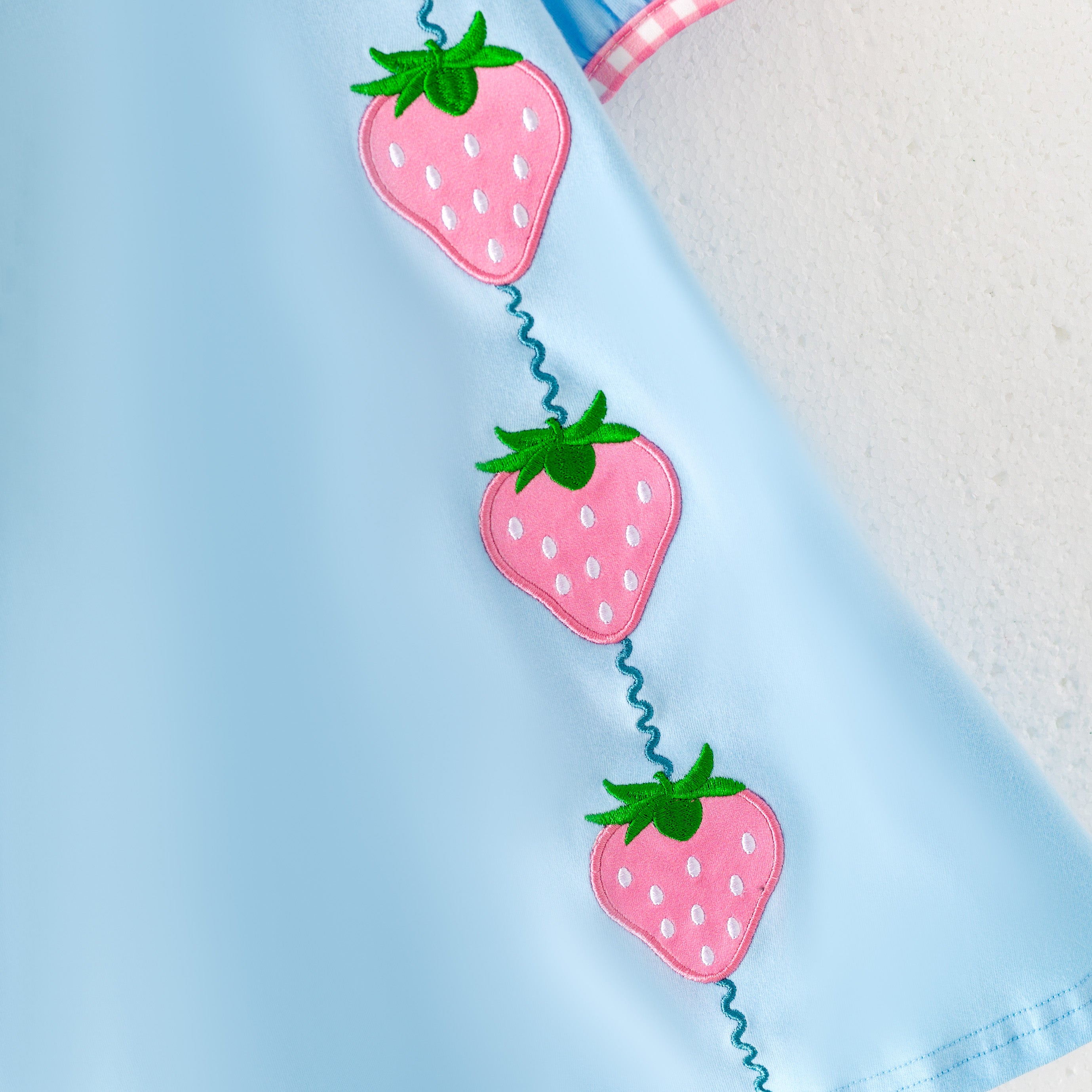 (In Stock)Girls Spring and Summer Strawberry Applique Dress
