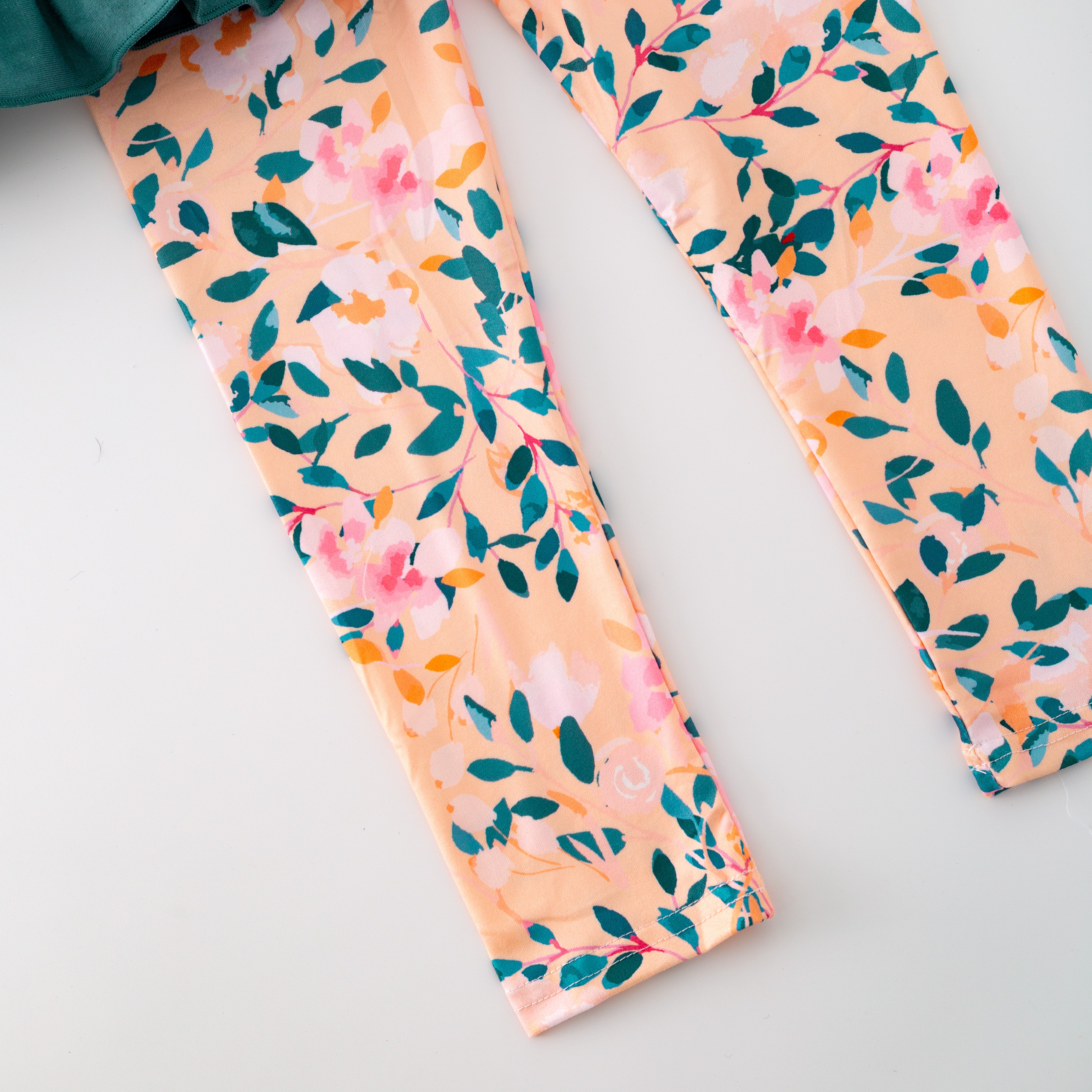 (In Stock L32-2-3)Girls 3 Pieces Fall Winter Top Floral Print Pants Scarf Set