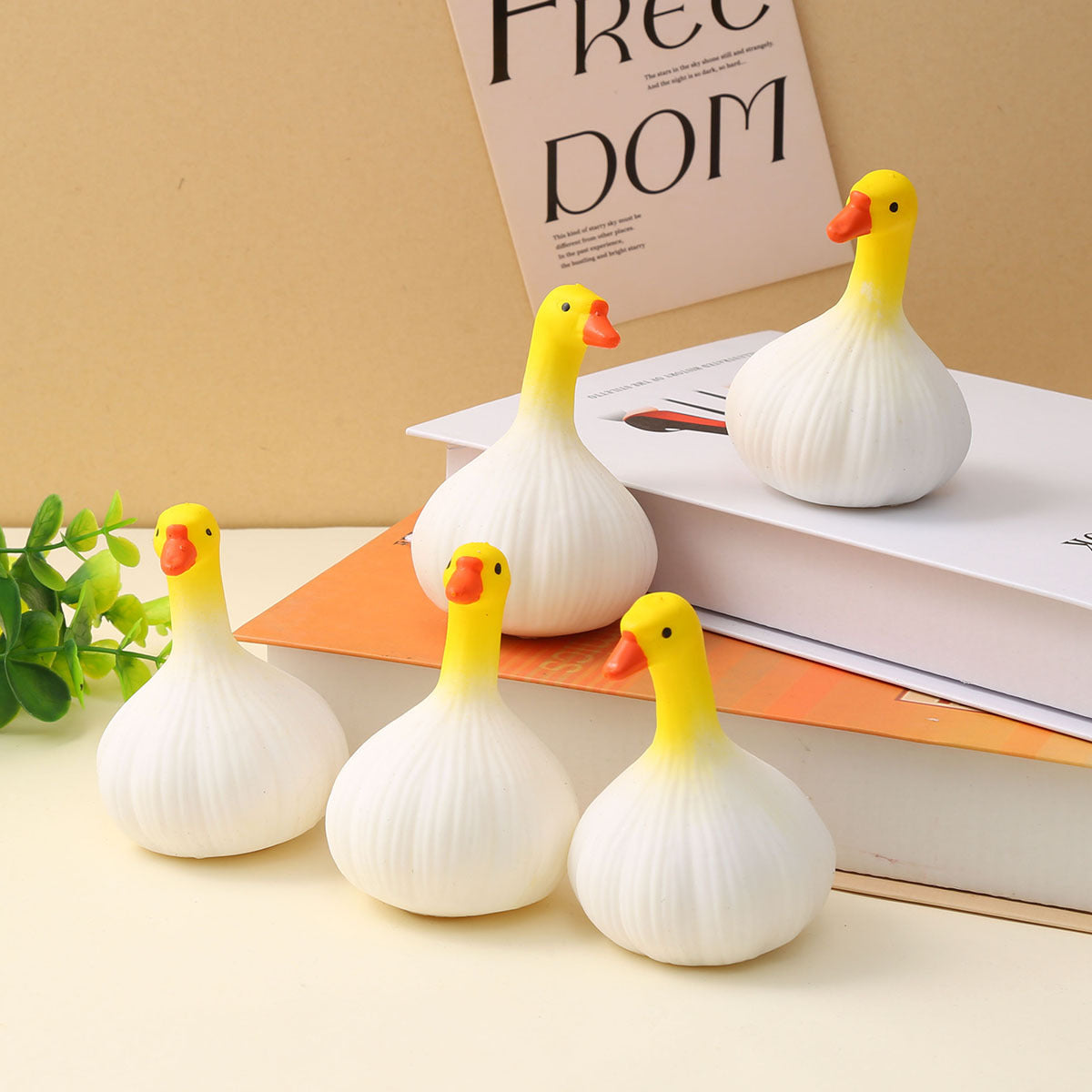 (Pre Order)Squishy Squeeze Garlic Duck Toy