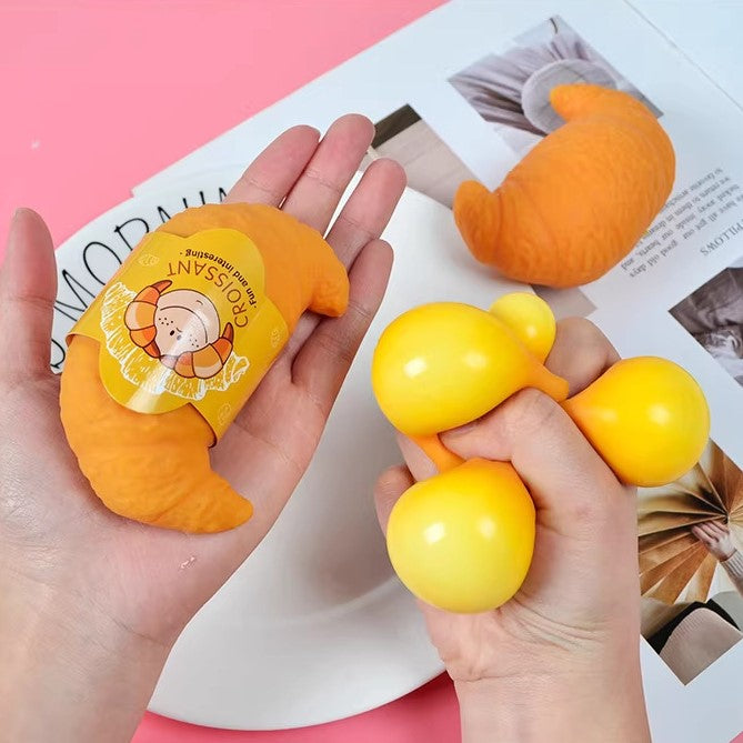 (Pre Order)Squeeze Croissant Toy