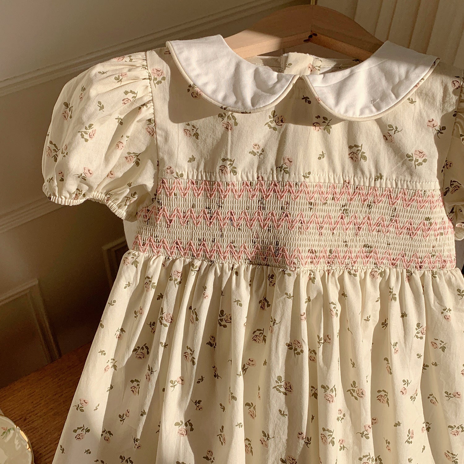 (In Production)Girls Spring&Summer Floral Print Doll Collar Smocked Dress