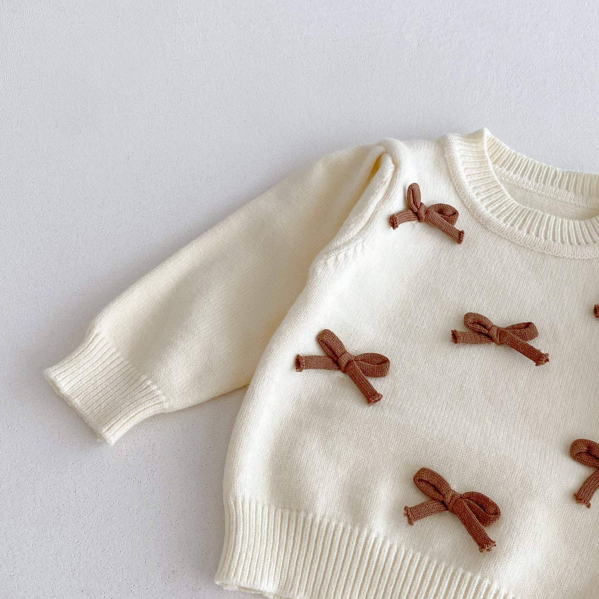 (In Production+Prepack Zone)Girls Fall&Winter White Bow Sweater Khaki Pants with Bag 3 PCS