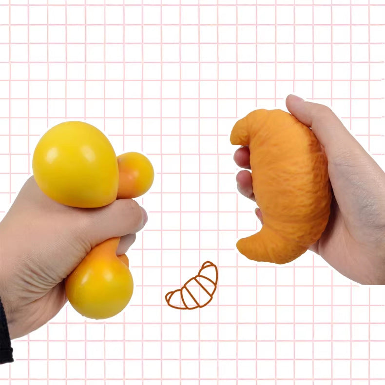 (Pre Order)Squeeze Croissant Toy
