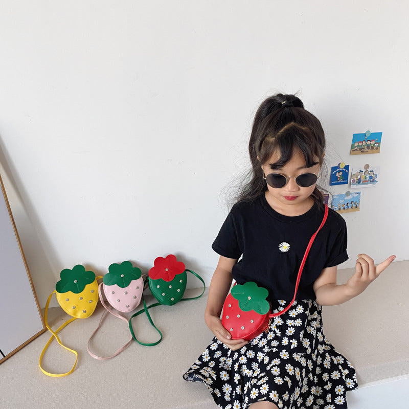 （Pre Order）Girls Spring&Summer Strawberry Shape Crossbody Bag