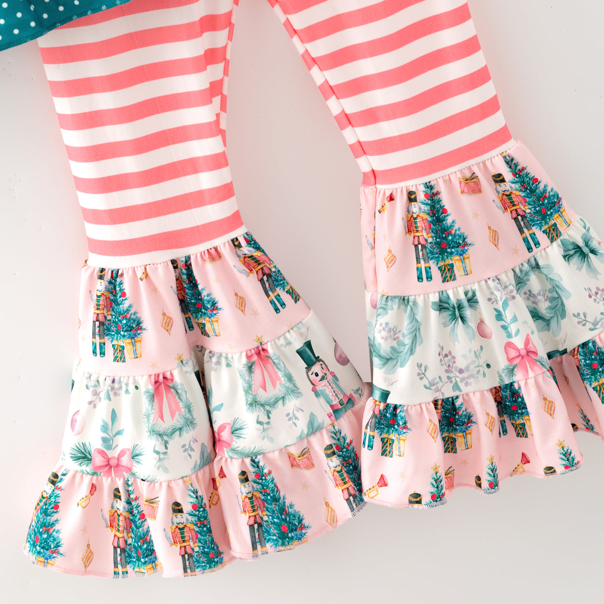 （In Stock）Girls Christmas Print Ruffle Outfit Set