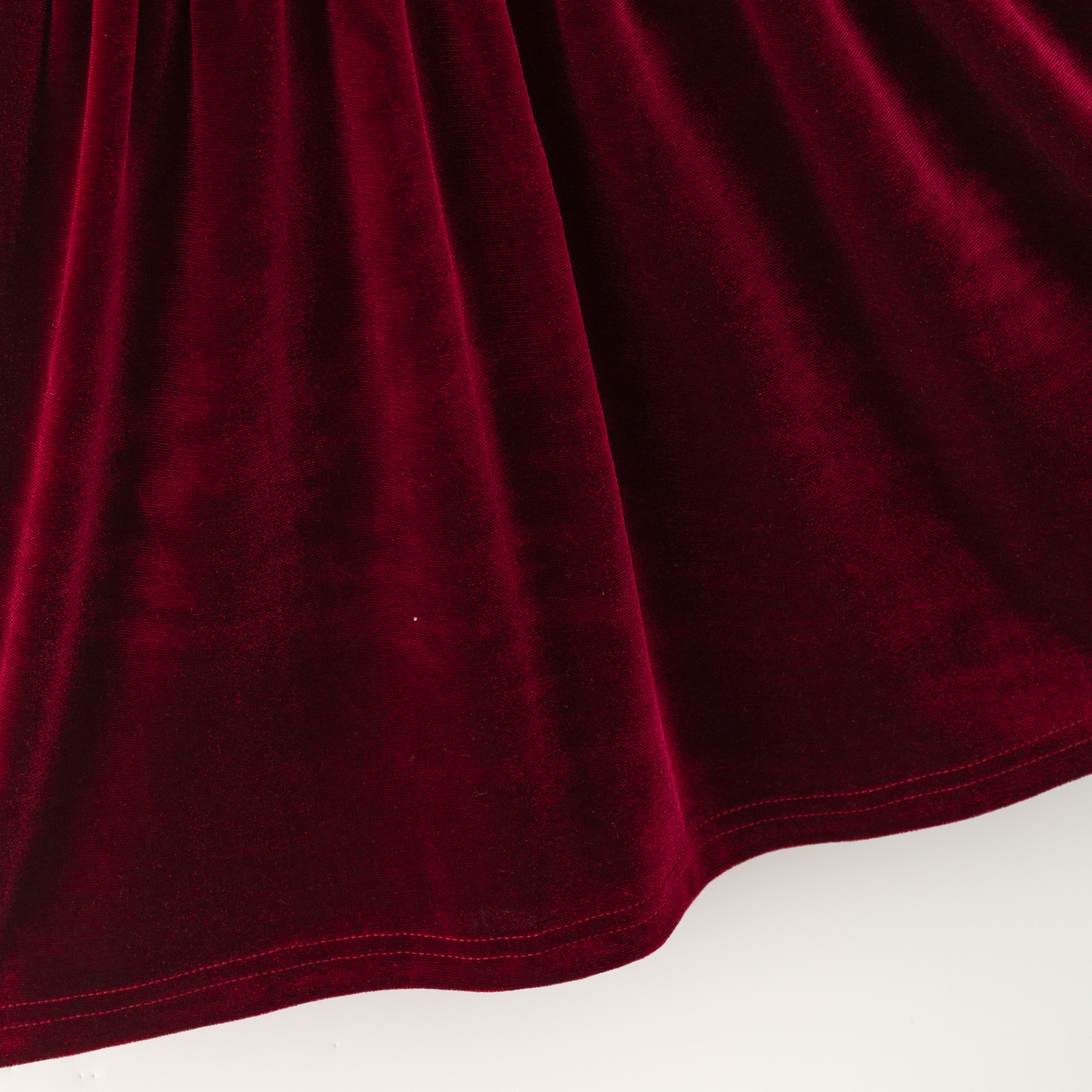 （In Stock）Girls Christmas Red Velvet Smocked Dress