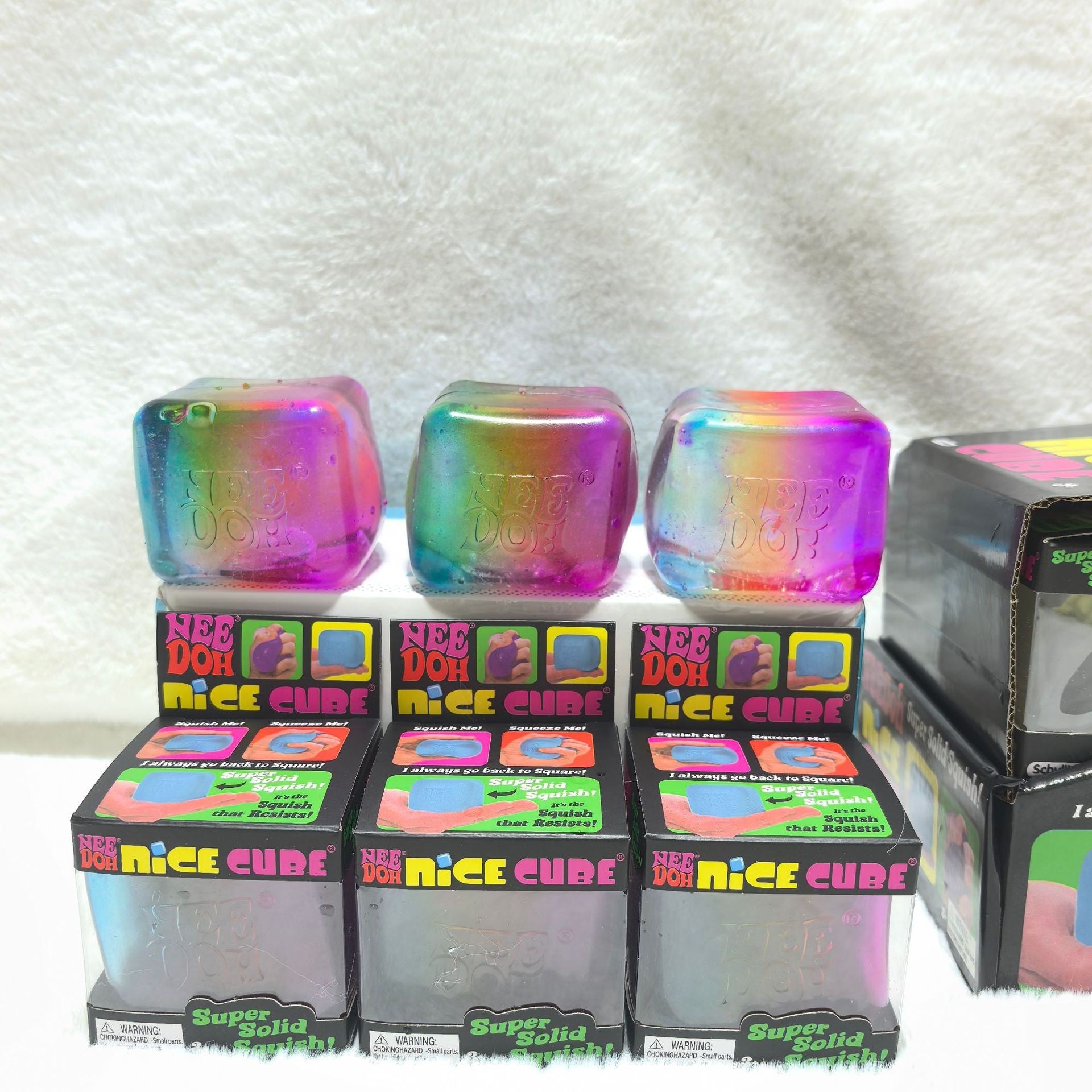 （Pre Order）Squishy Squeeze Rainbow Cube Toy