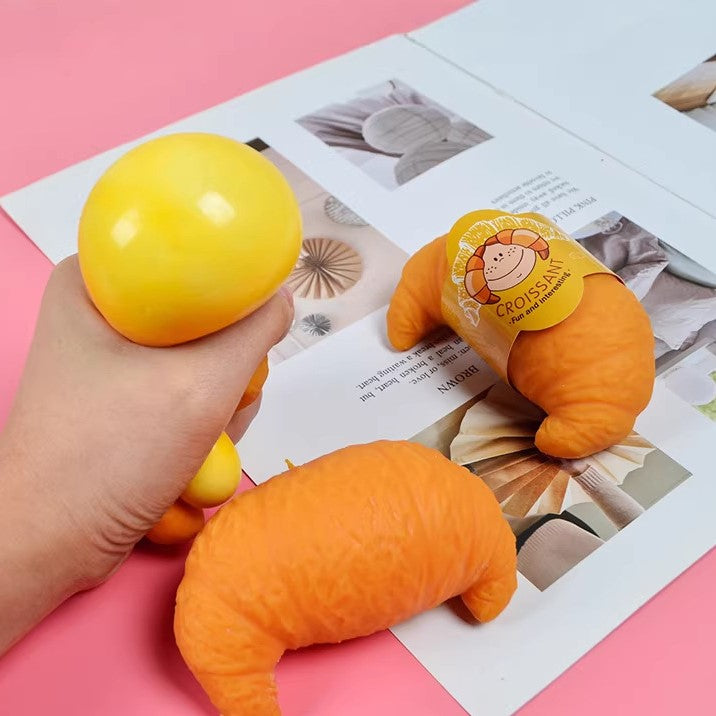 （Pre Order）Squeeze Croissant Toy