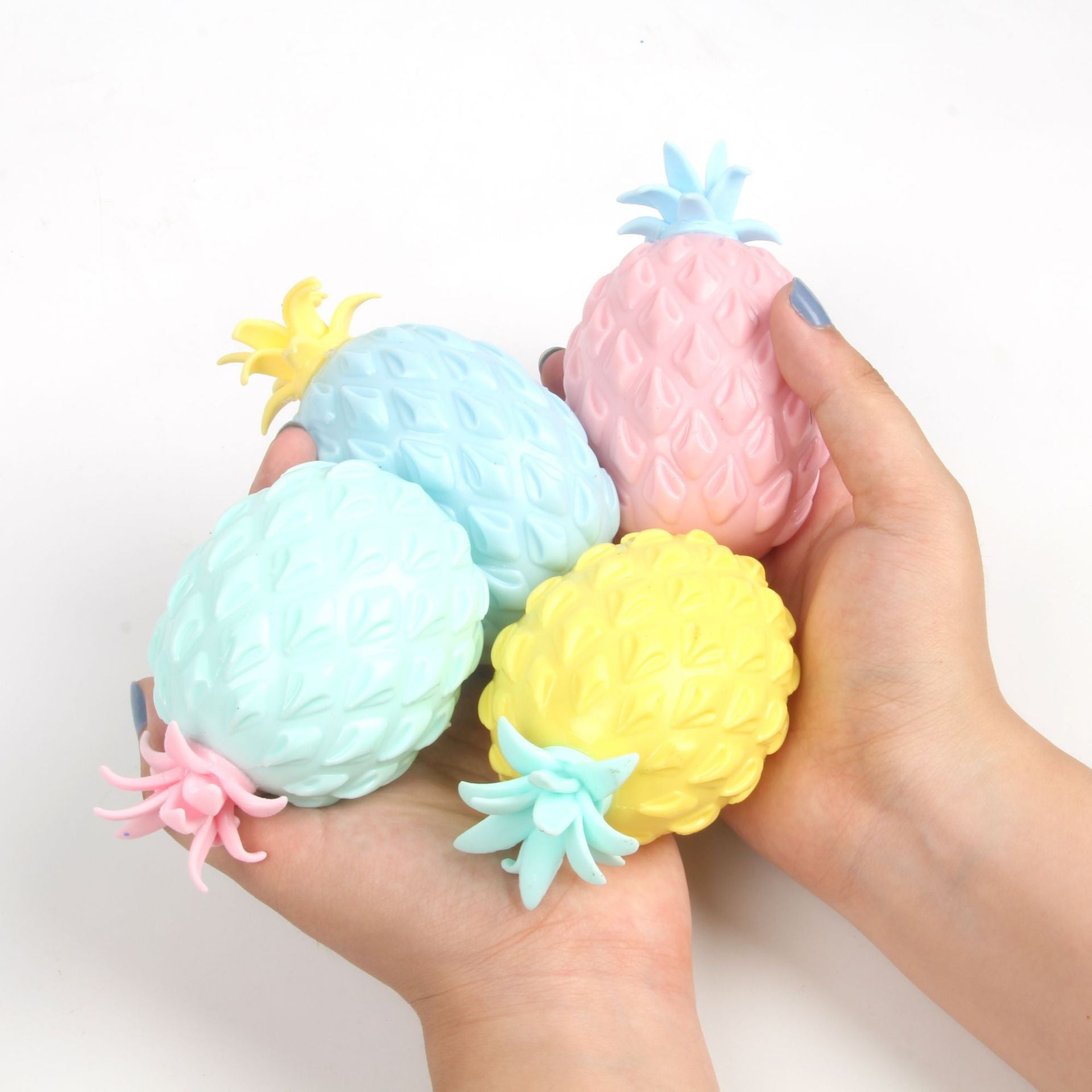 （Pre Order）Squeeze Pineapple Toy