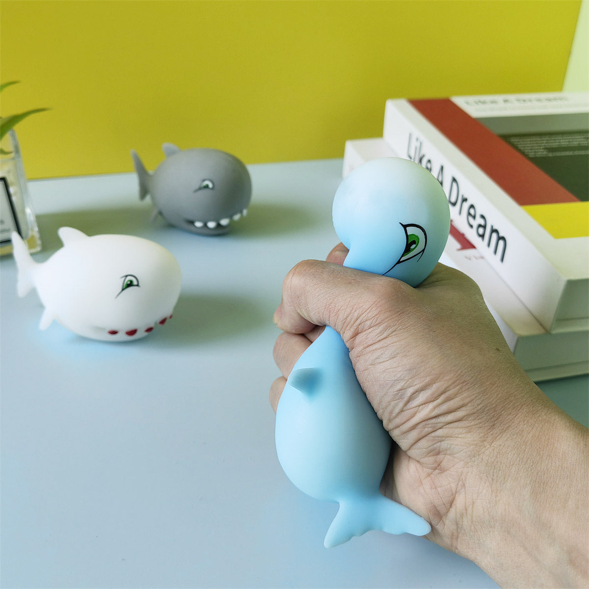 （Pre Order）Squishy Squeeze Shark Toy