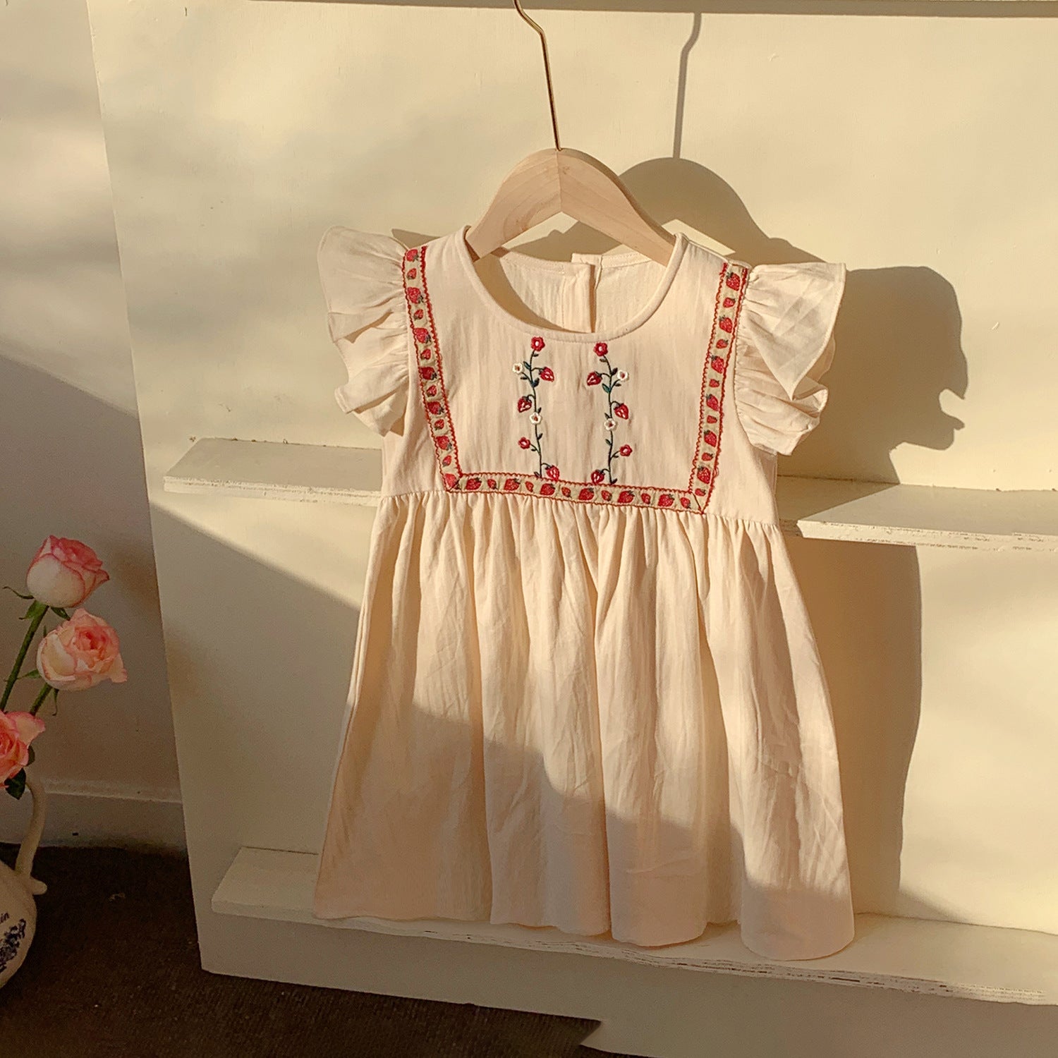 （In Production）Girls Spring&Summer Strawberry Embroidery Flying Sleeves Dress