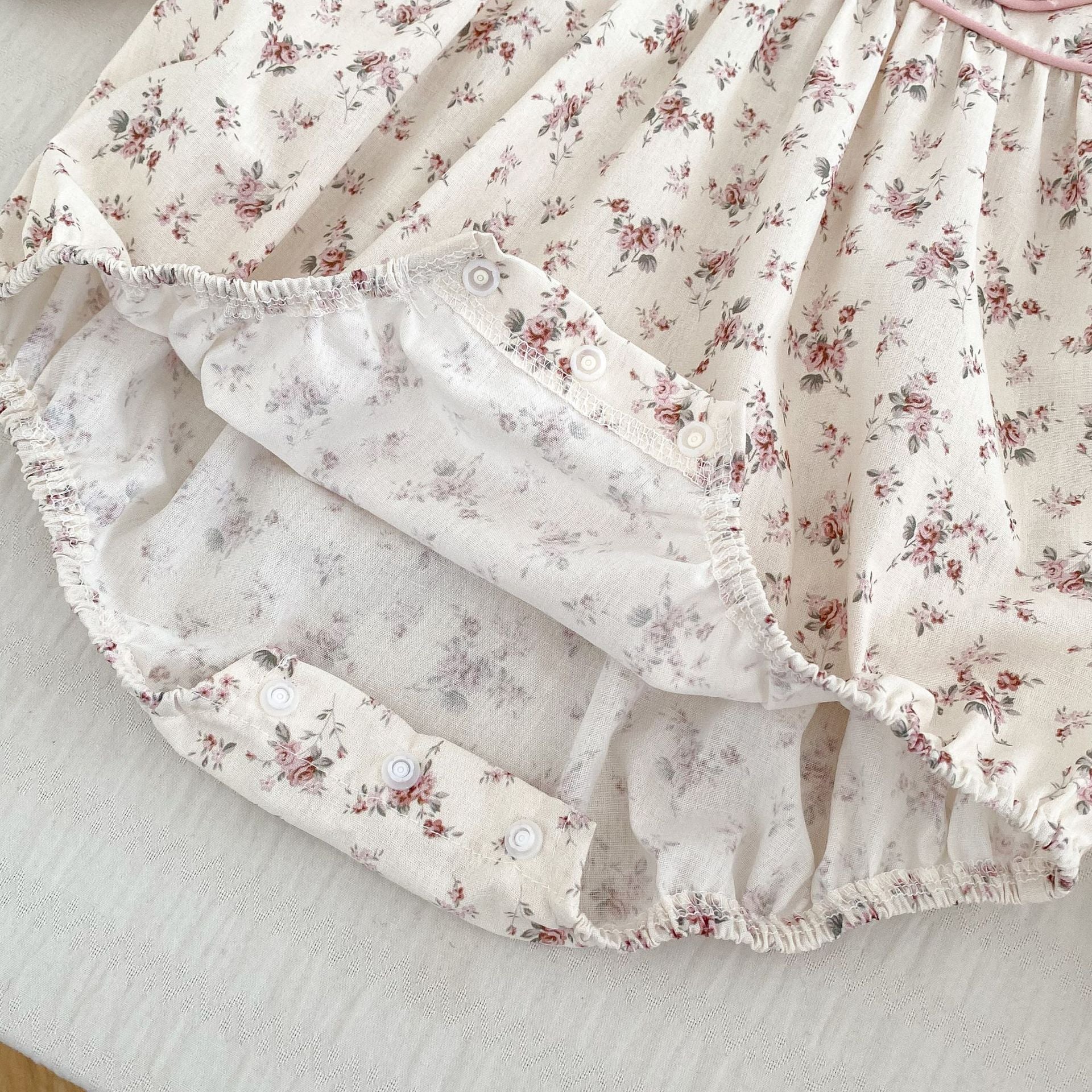 （In Production）Girls Fall Rose Print Baby Collar Romper