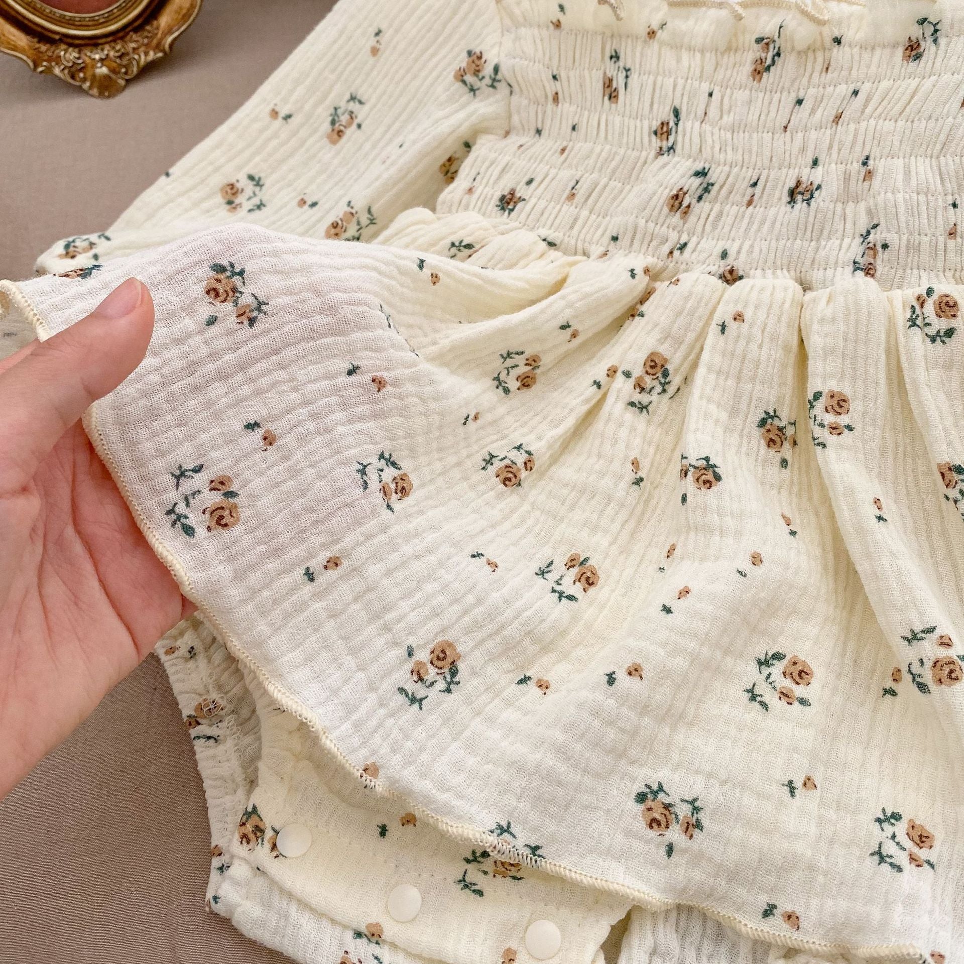 （In Production）Girls Fall Floral Print Smocked Romper