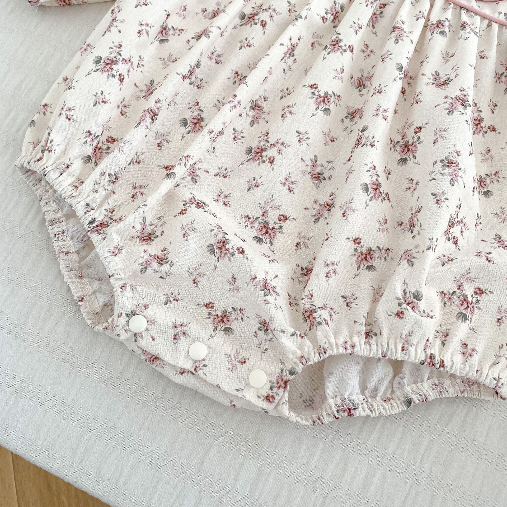 （In Production）Girls Fall Rose Print Baby Collar Romper