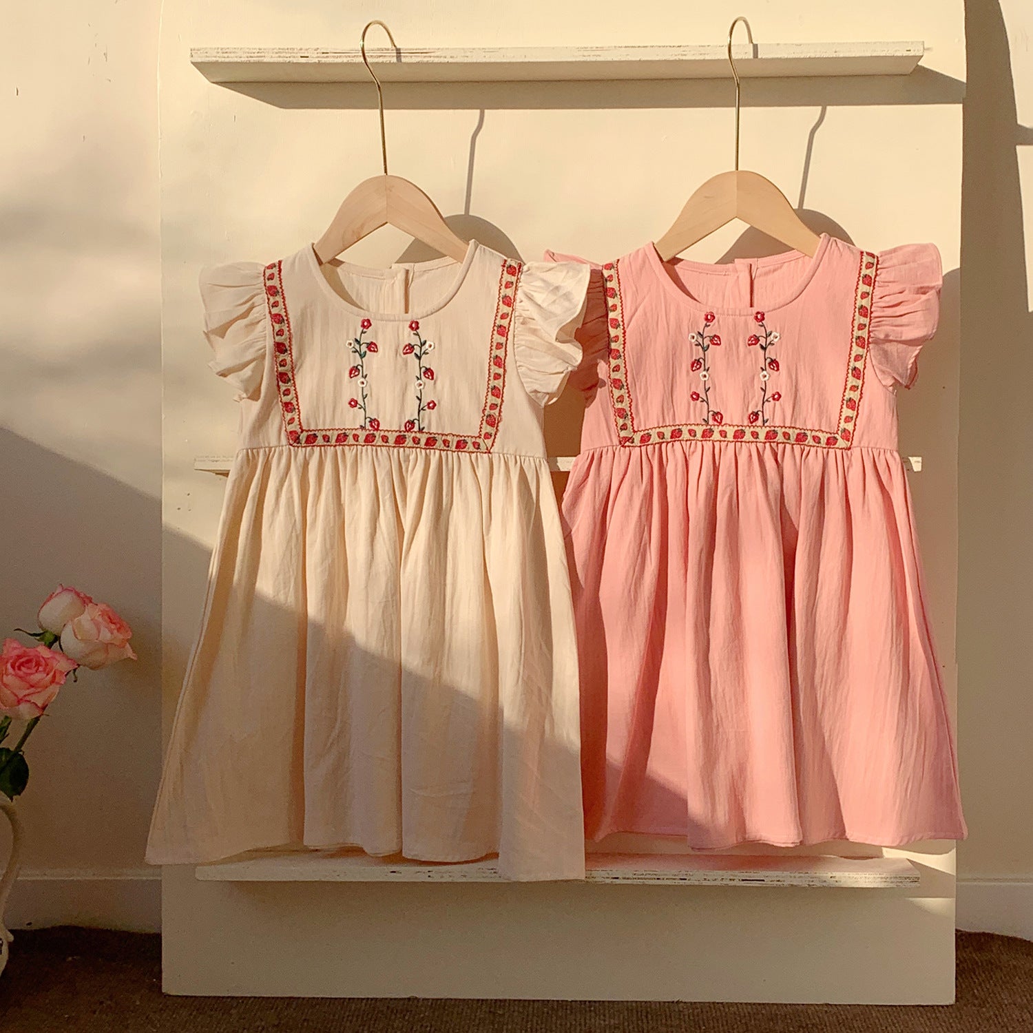 （In Production）Girls Spring&Summer Strawberry Embroidery Flying Sleeves Dress