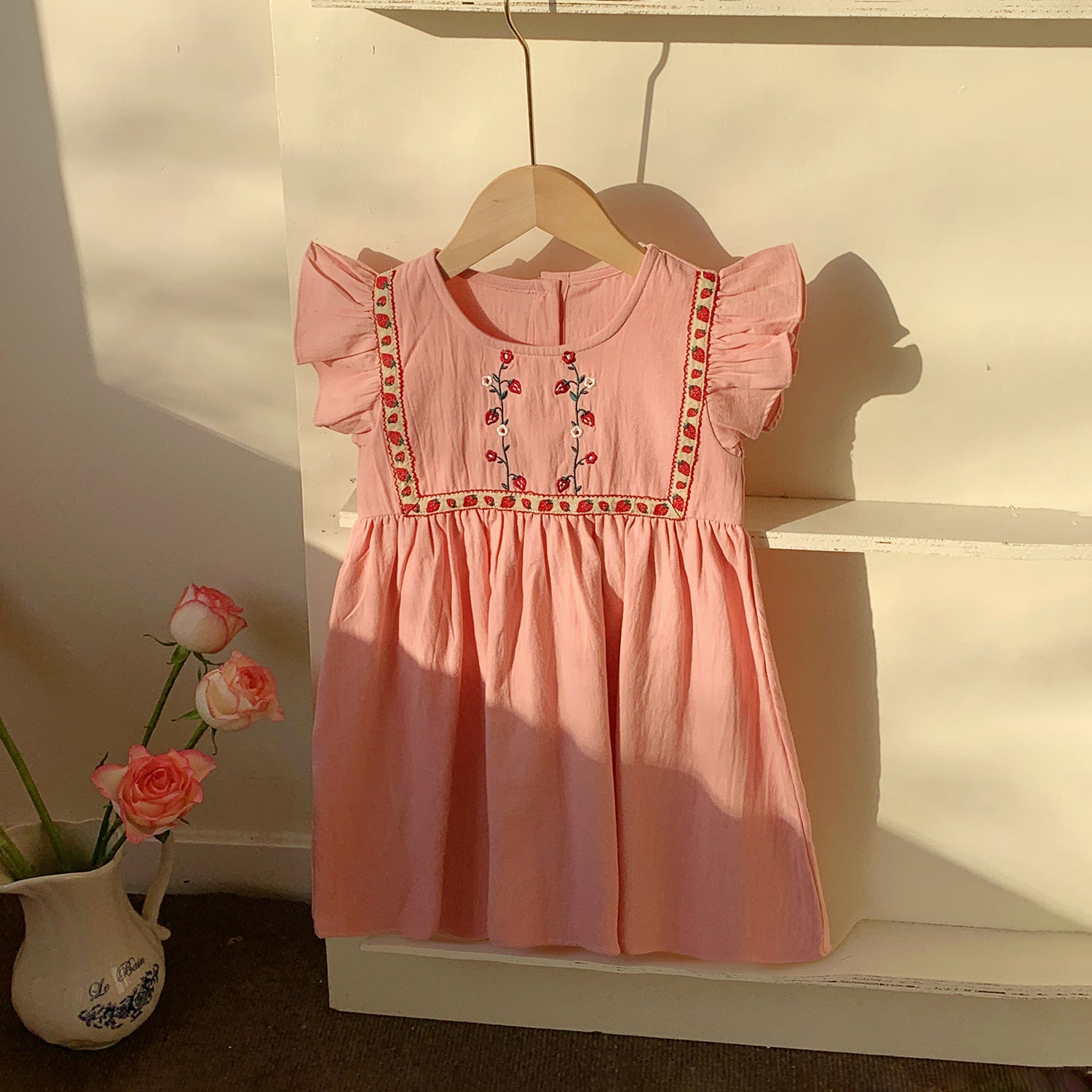 （In Production）Girls Spring&Summer Strawberry Embroidery Flying Sleeves Dress