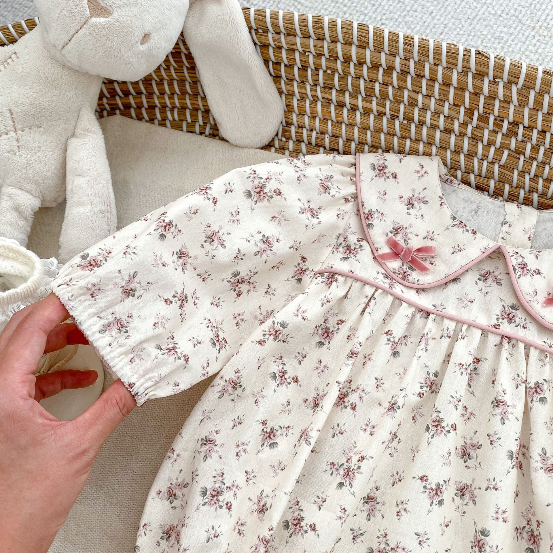 （In Production）Girls Fall Rose Print Baby Collar Romper