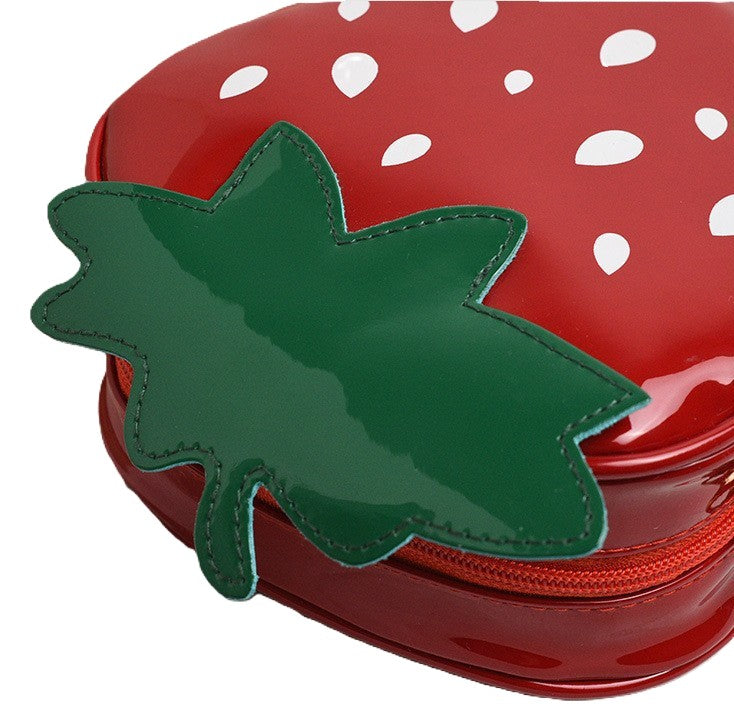 （Pre Order）Girls Strawberry Shaped Chain Bag