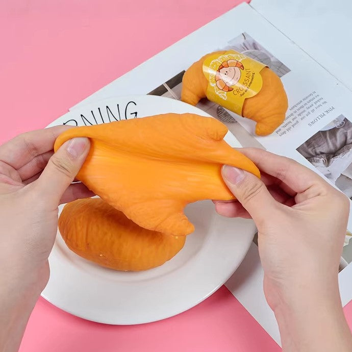 （Pre Order）Squeeze Croissant Toy